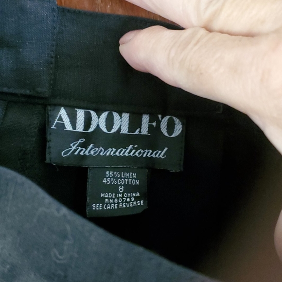 Pleated short skirt - Picture 2 of 3